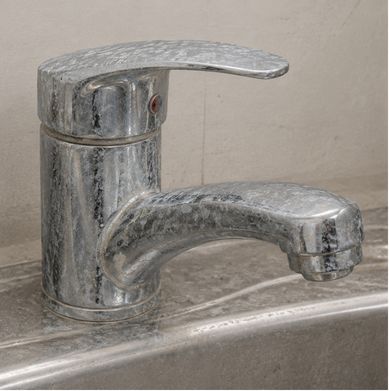 Robinet avant nettoyage avec la Pierre d’Argent